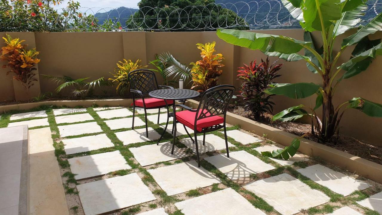 Whispering Palms Apartment Bel Ombre Bagian luar foto